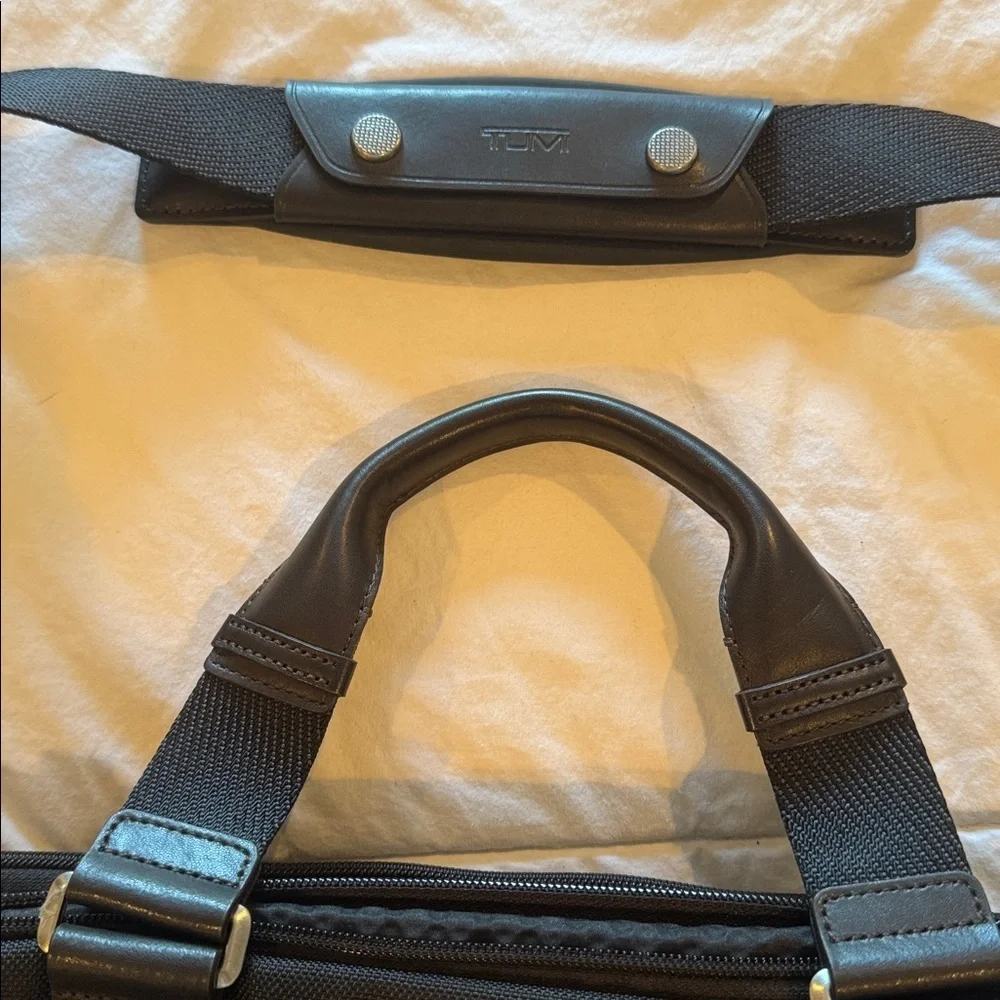 Tumi black computer bag. Like new.